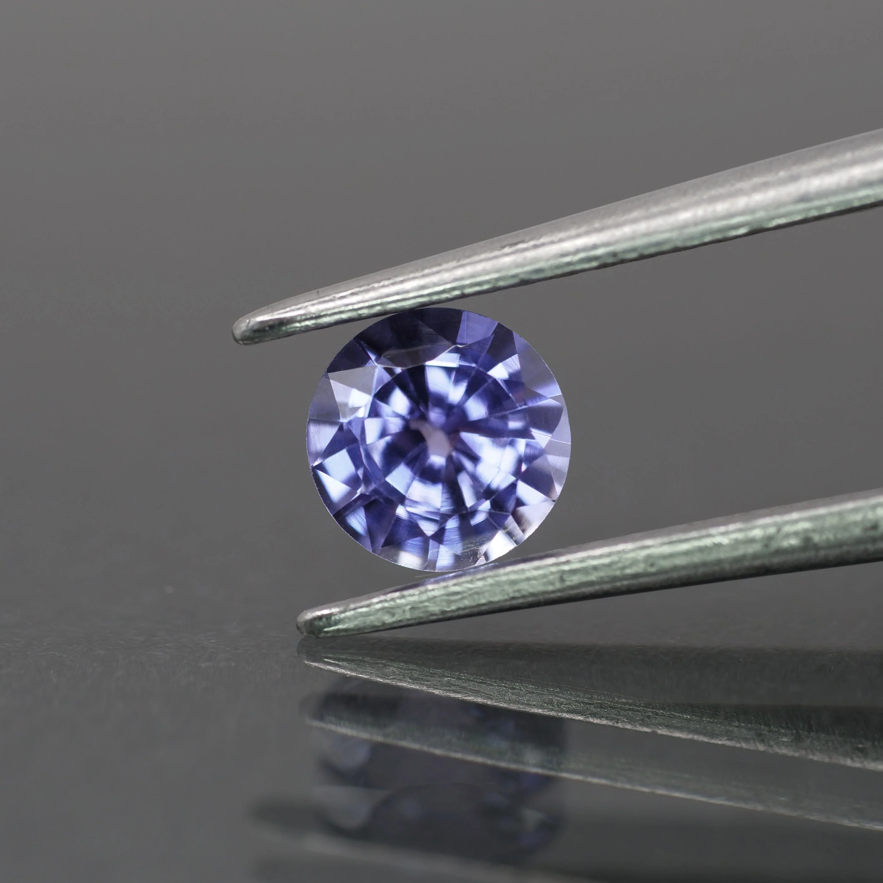 Sapphire | natural, purple color, round-cut, 5mm, 0.6ct