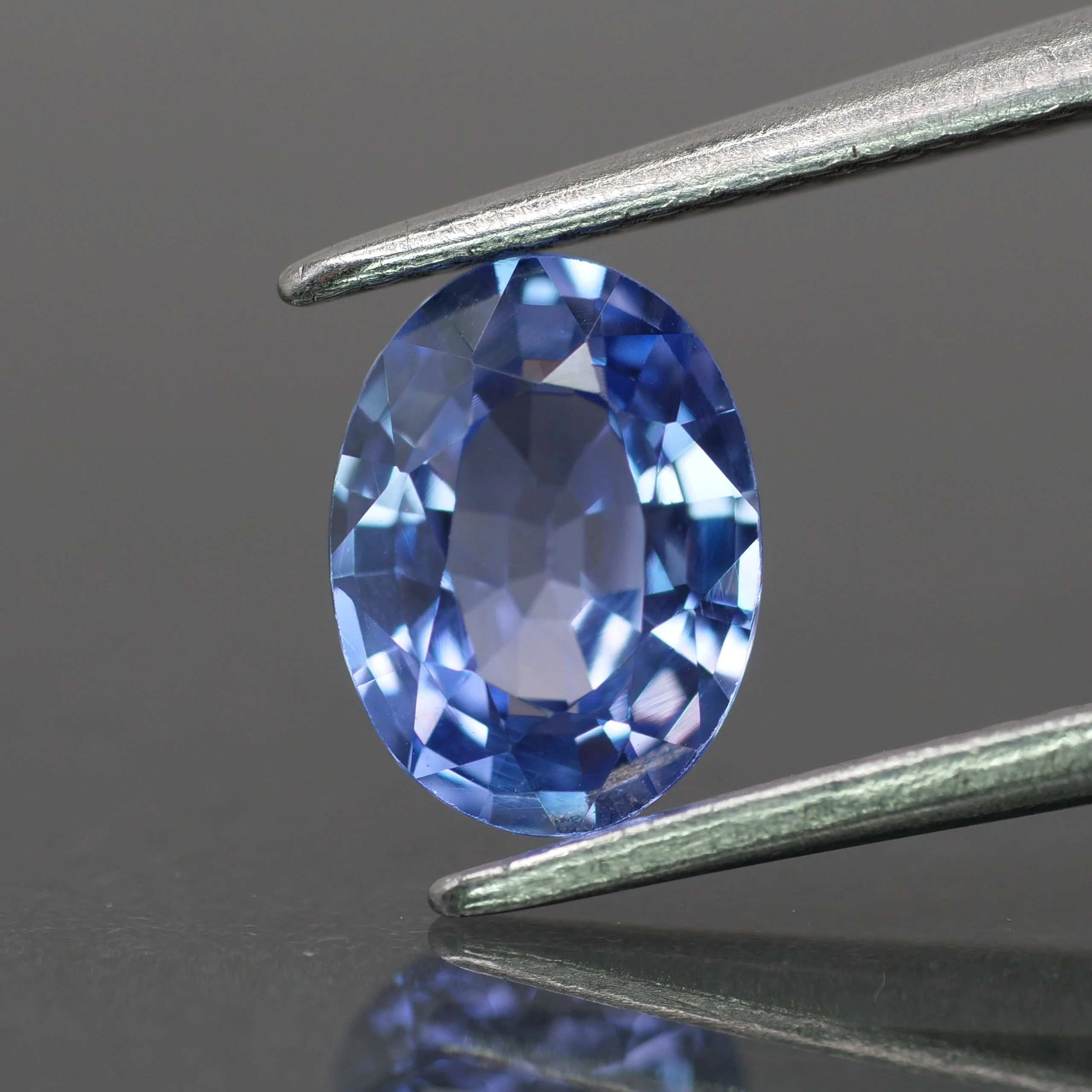Sapphire | natural, purplish blue color, oval-cut, 7.5x5.5mm, 1.2ct