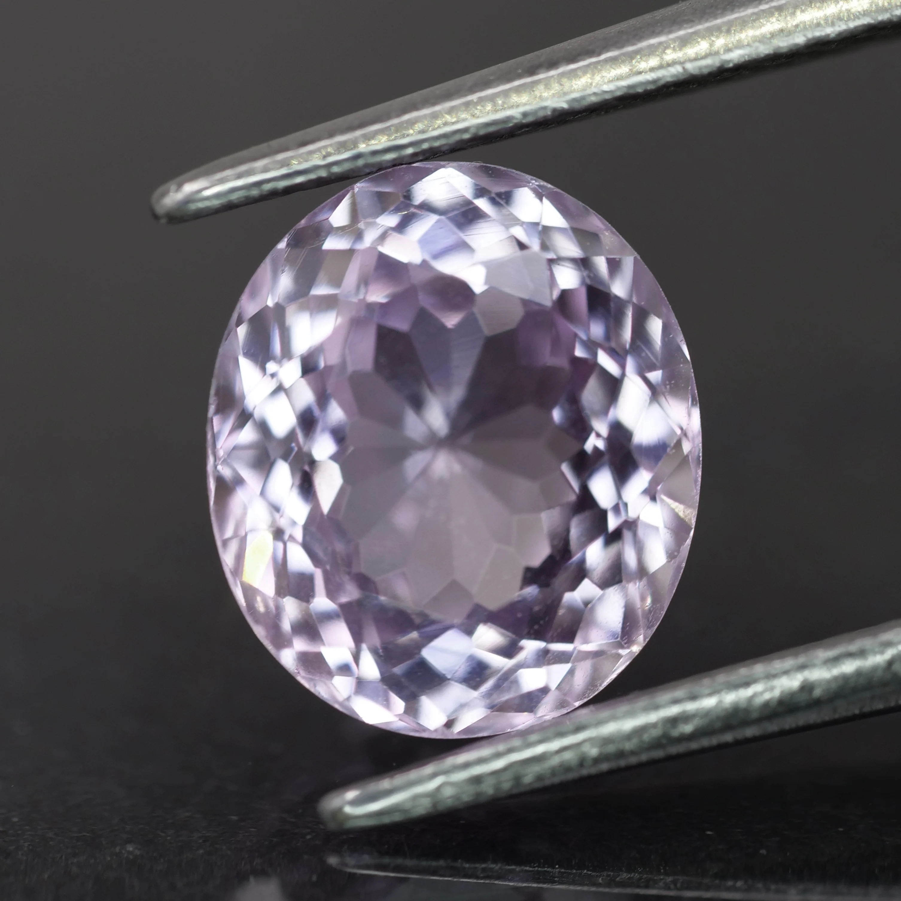 Sapphire | natural, purplish pink color, oval-cut, *8x7mm, 2.1ct
