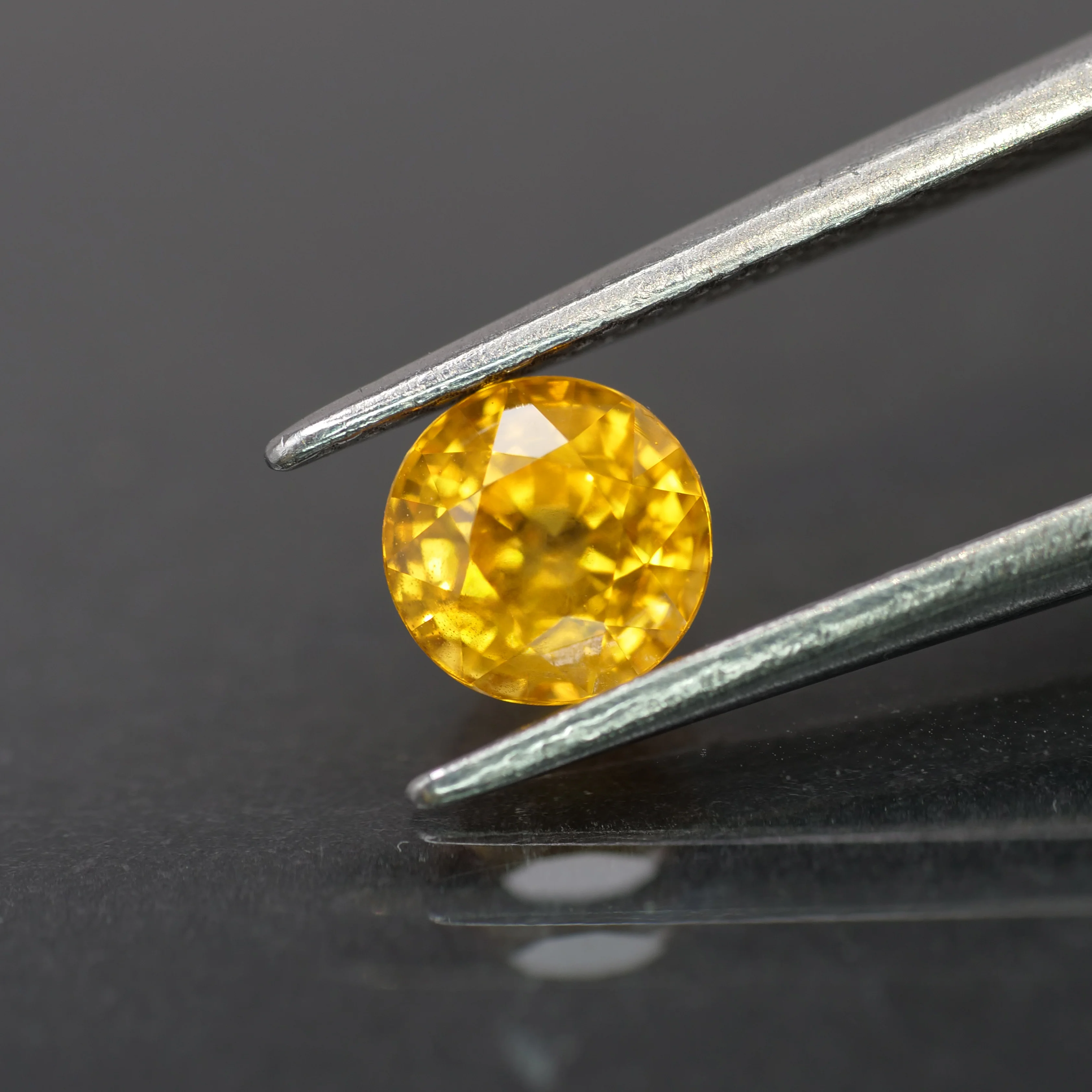 Sapphire | natural, yellow color, round-cut, *5mm, 0.9ct