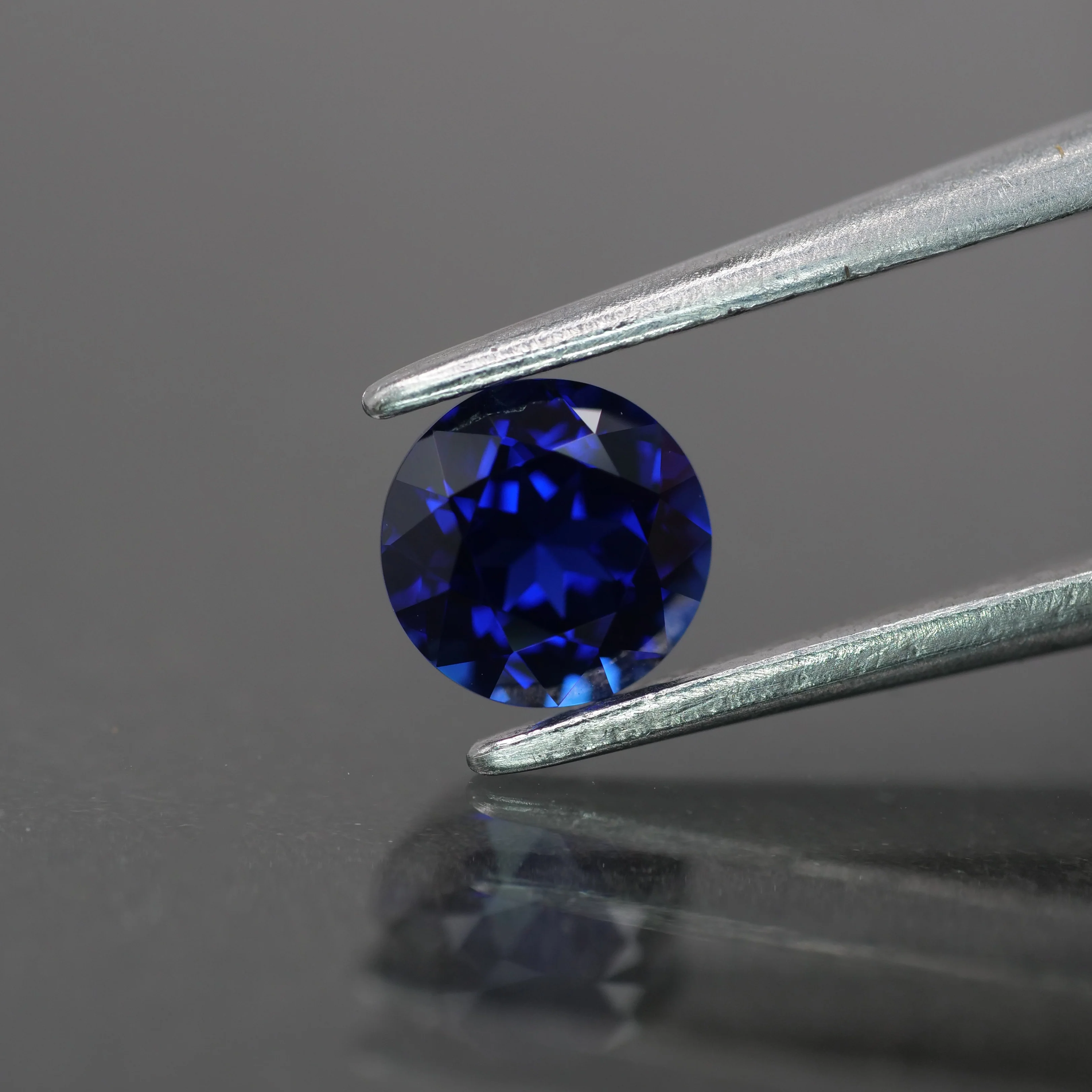Sapphire | Royal Blue color, lab-grown, round-cut, 5mm, 0.7ct