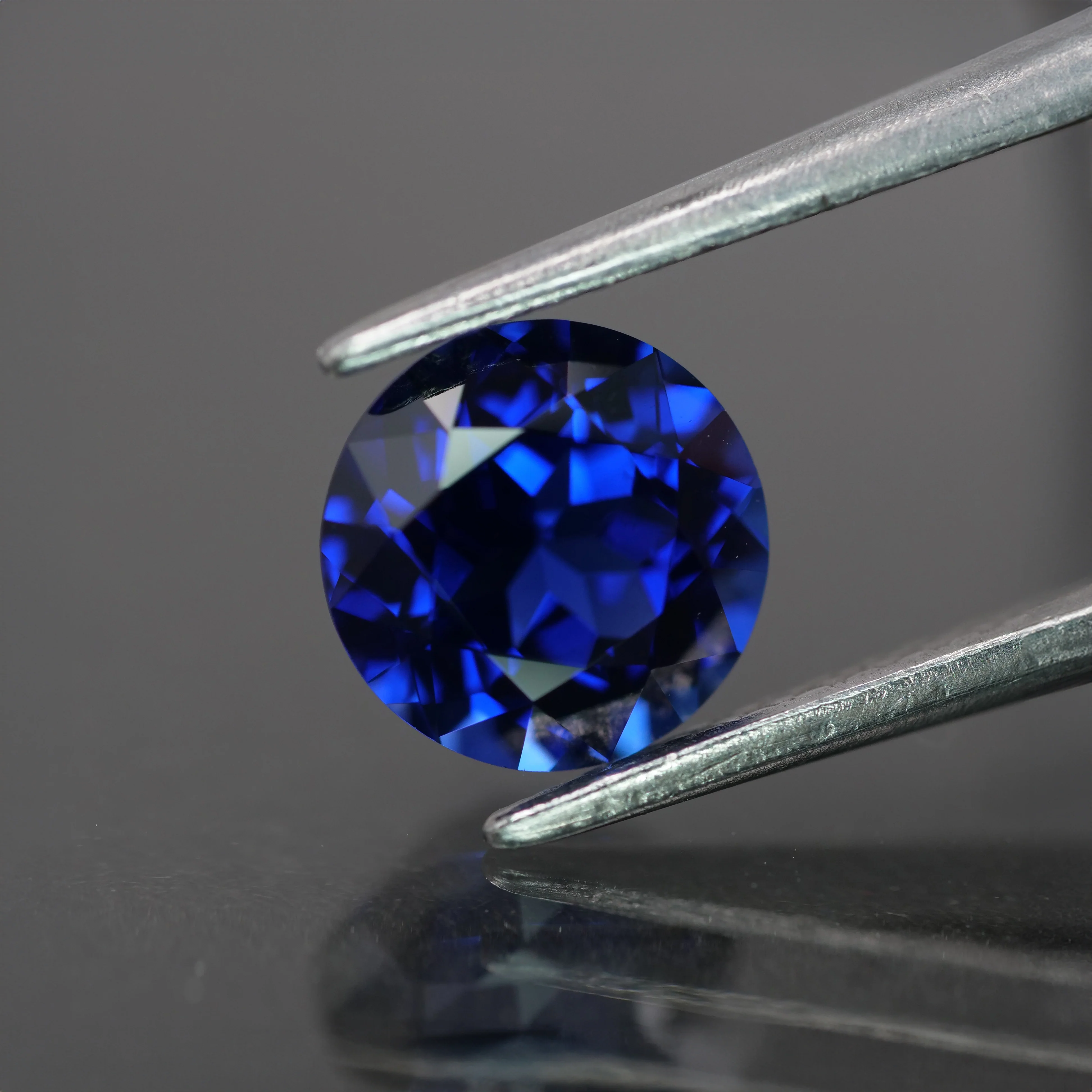 Sapphire | Royal Blue color, lab-grown, round-cut, 6mm, 1ct
