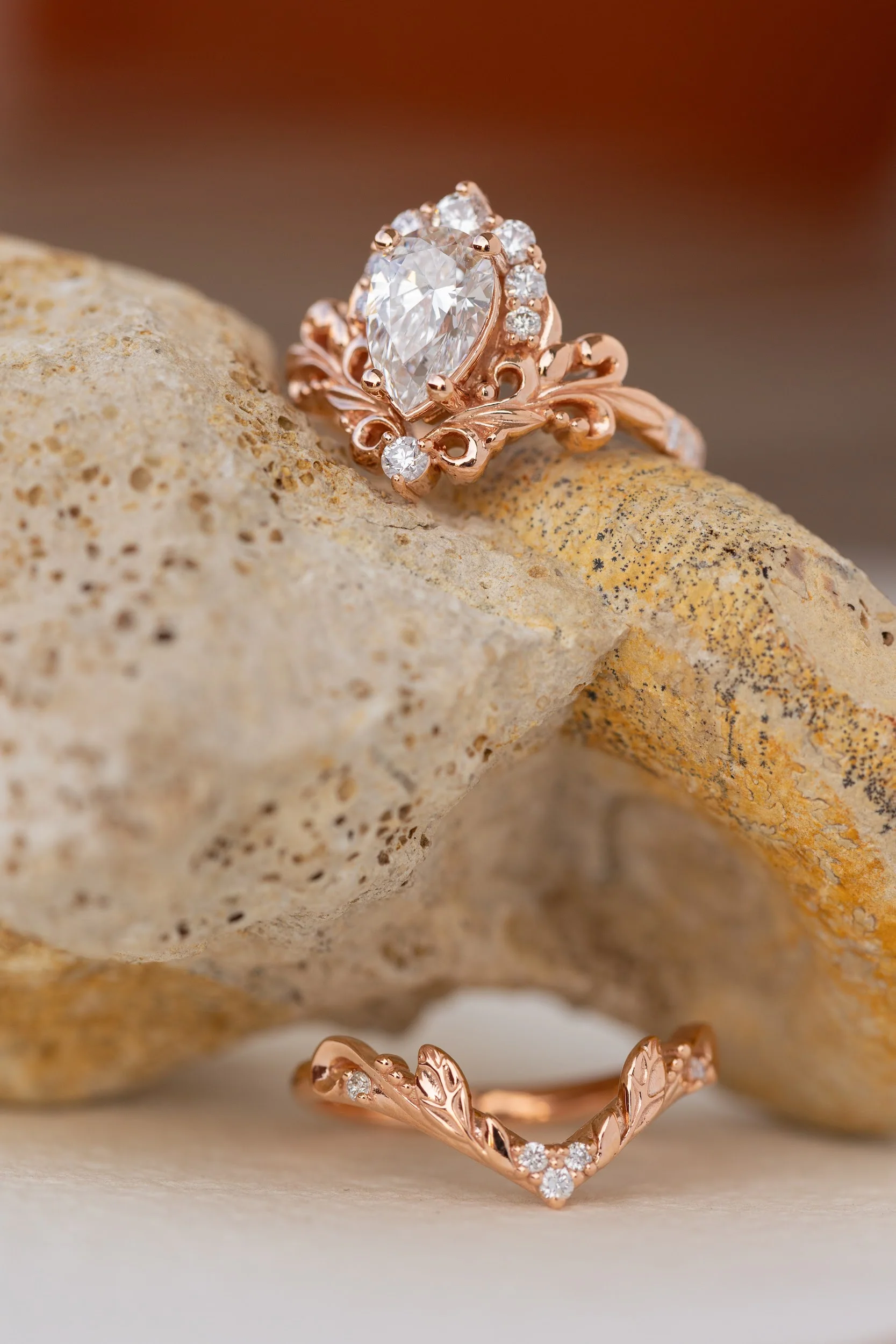 Sophie | custom bridal ring set for pear cut gemstone 9x6 mm - Image 2