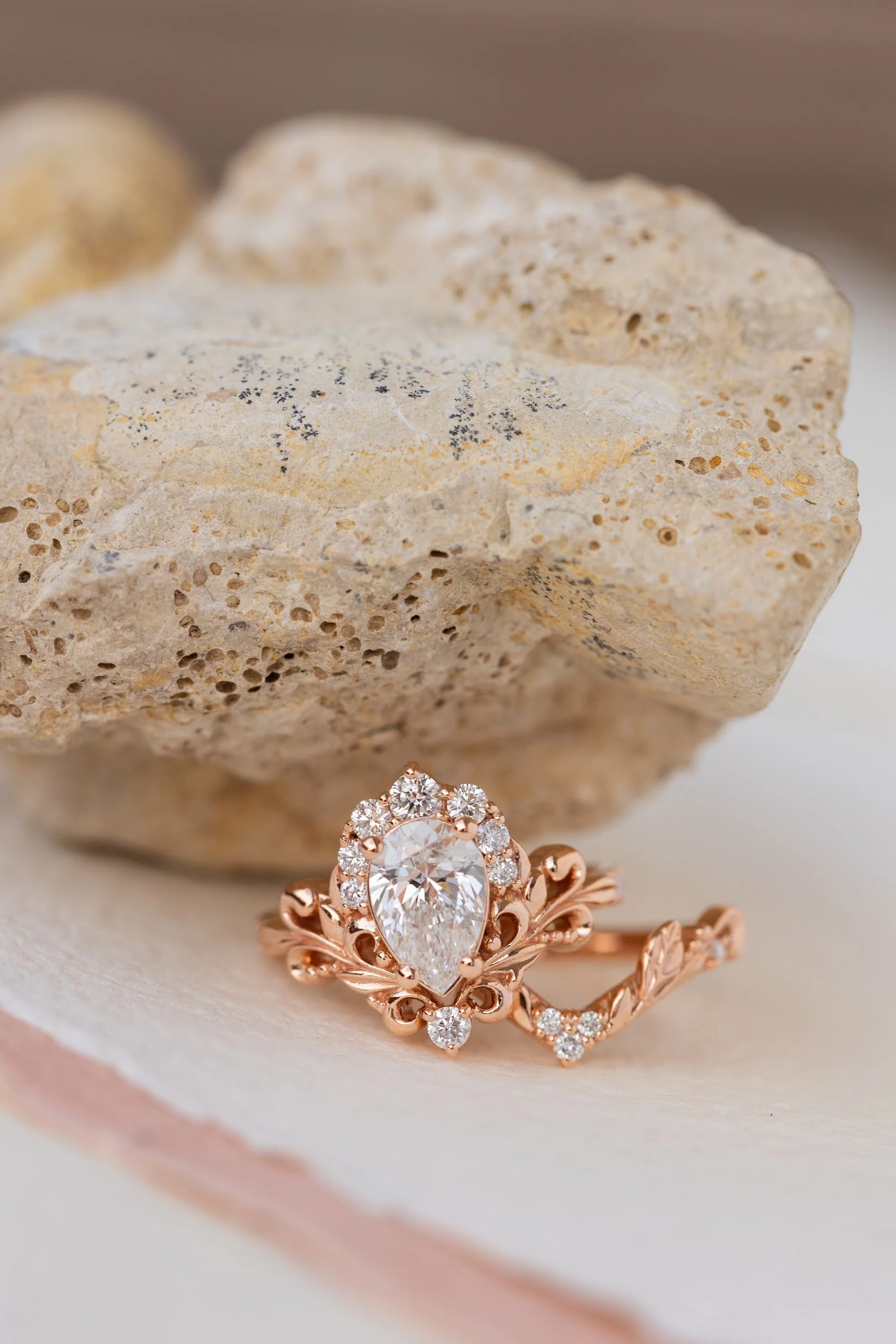Sophie | custom bridal ring set for pear cut gemstone 9x6 mm - Image 3