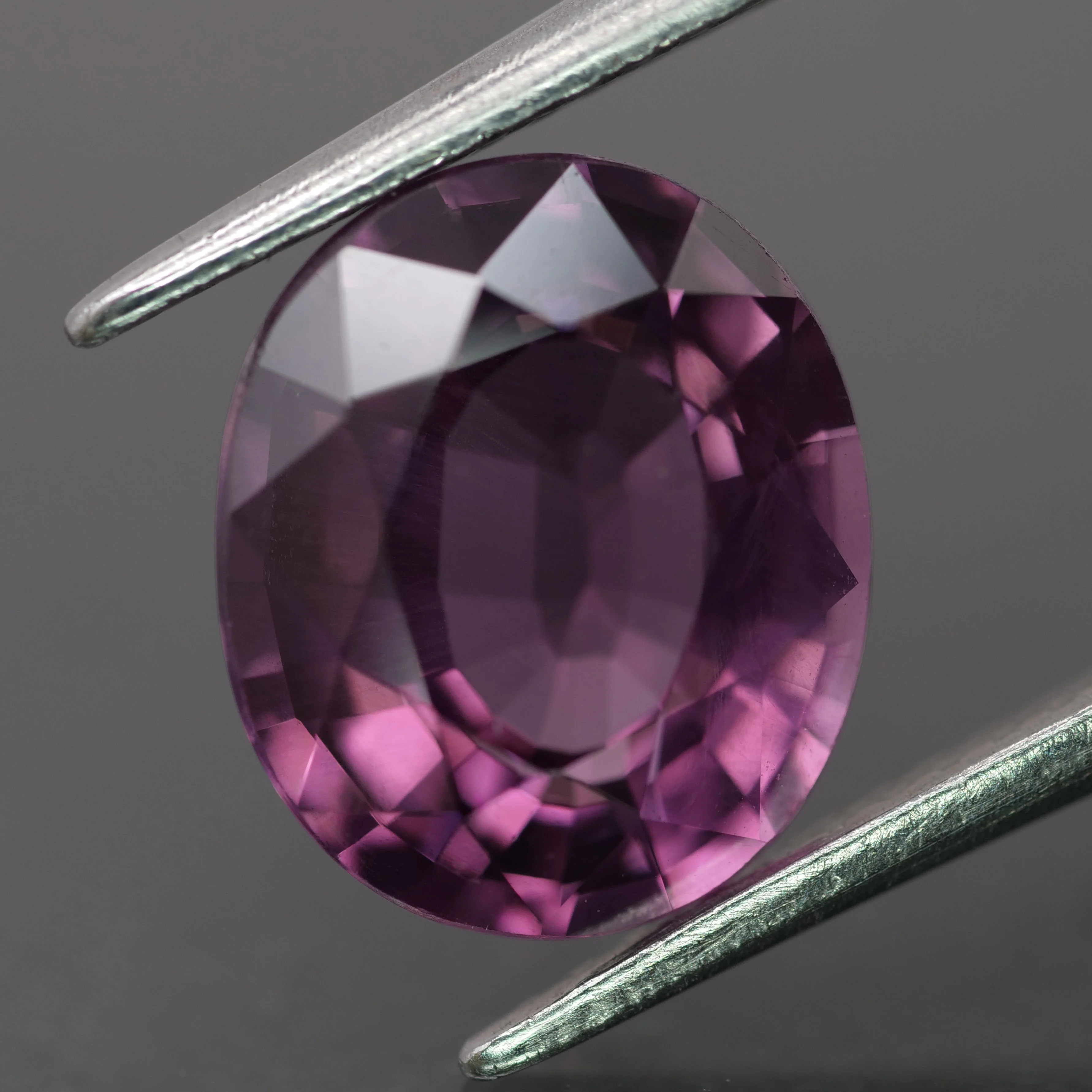 Spinel | natural, grape color, oval-cut, *10x8mm, 3ct