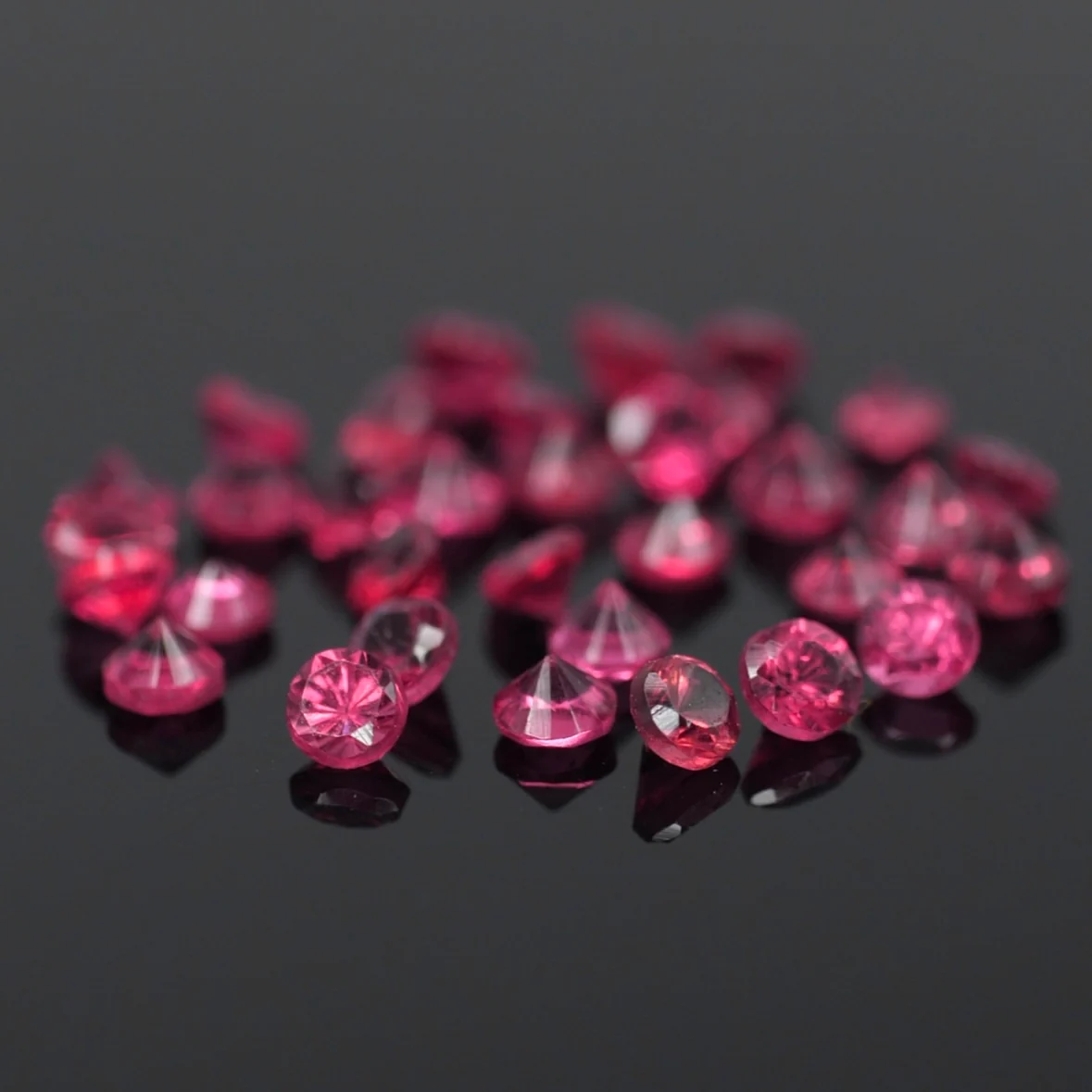 Spinel | natural, pink color, round-cut, accent stones