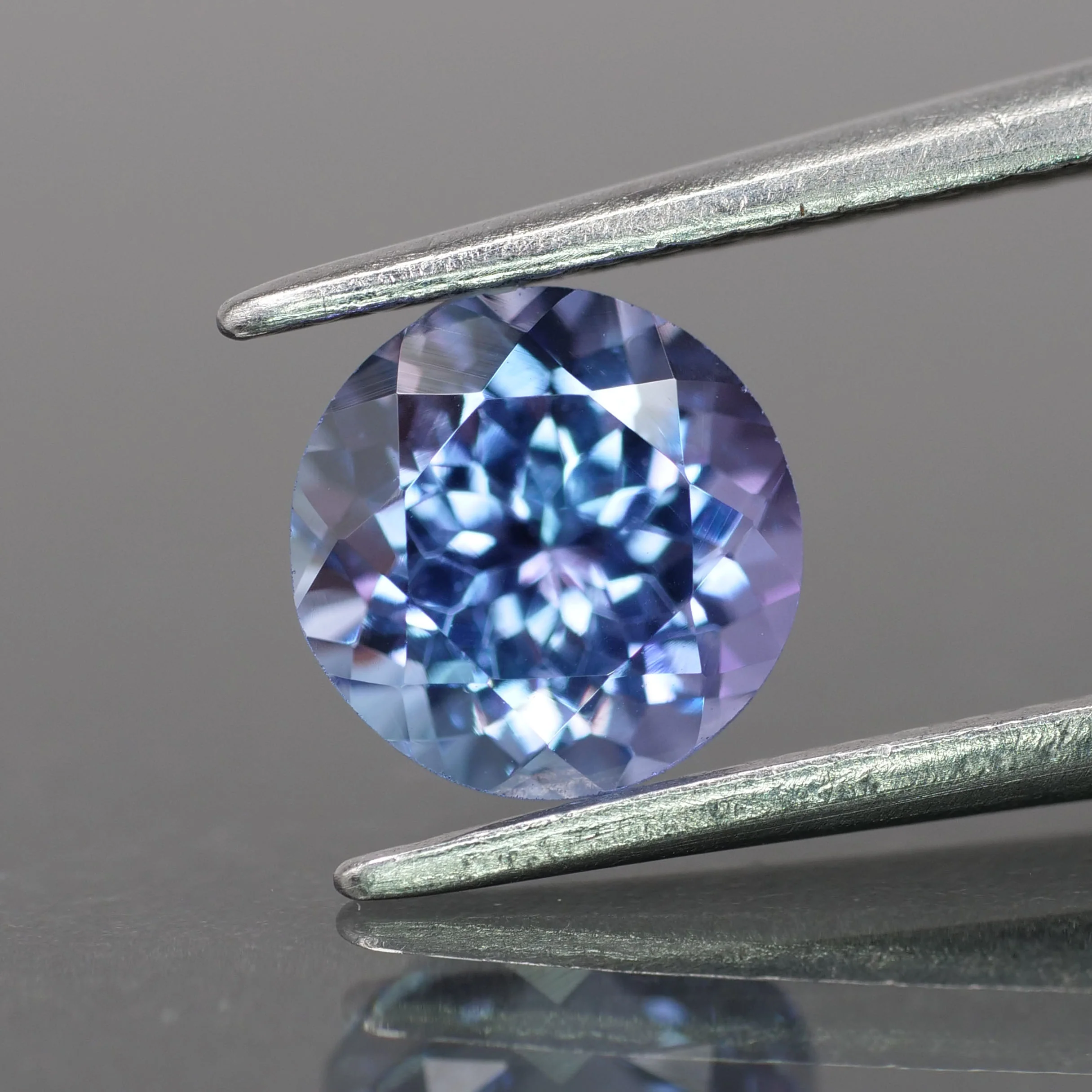 Tanzanite | natural, bi-color: purple, blue, round-cut, 6.5mm, 1.1ct