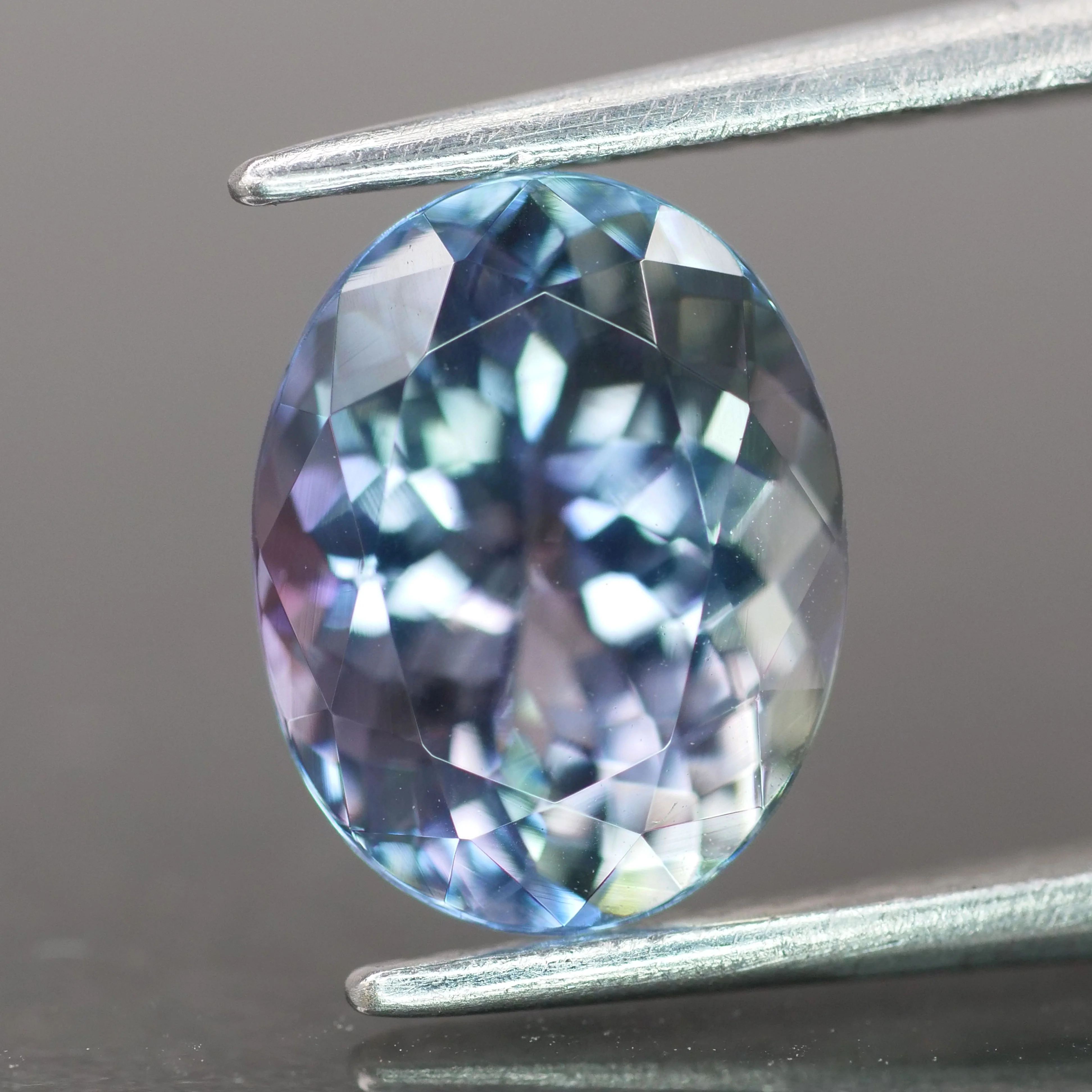 Tanzanite | natural, purplish blue color, oval-cut, 9x7mm, 2.2ct, Tanzania
