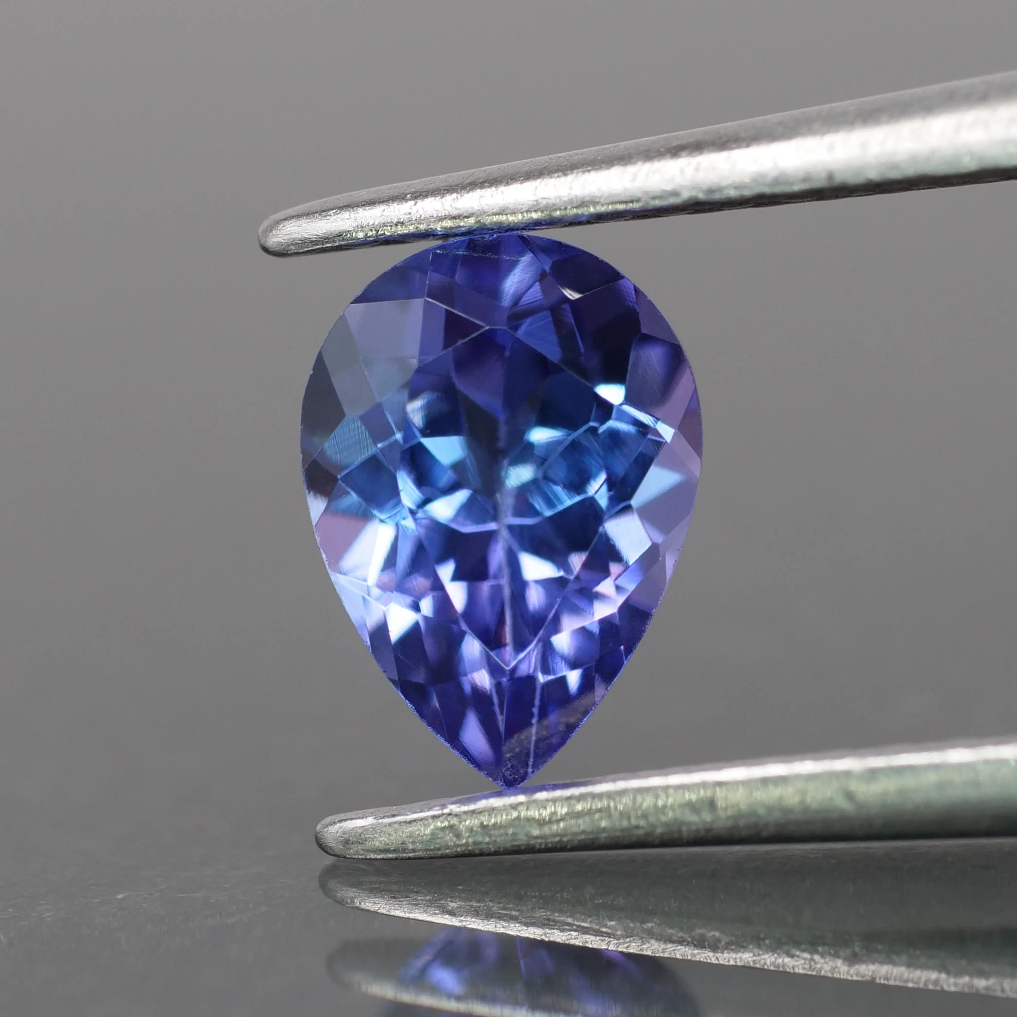 Tanzanite | natural, bluish purple color, pear-cut, 7x5mm, 0.7ct