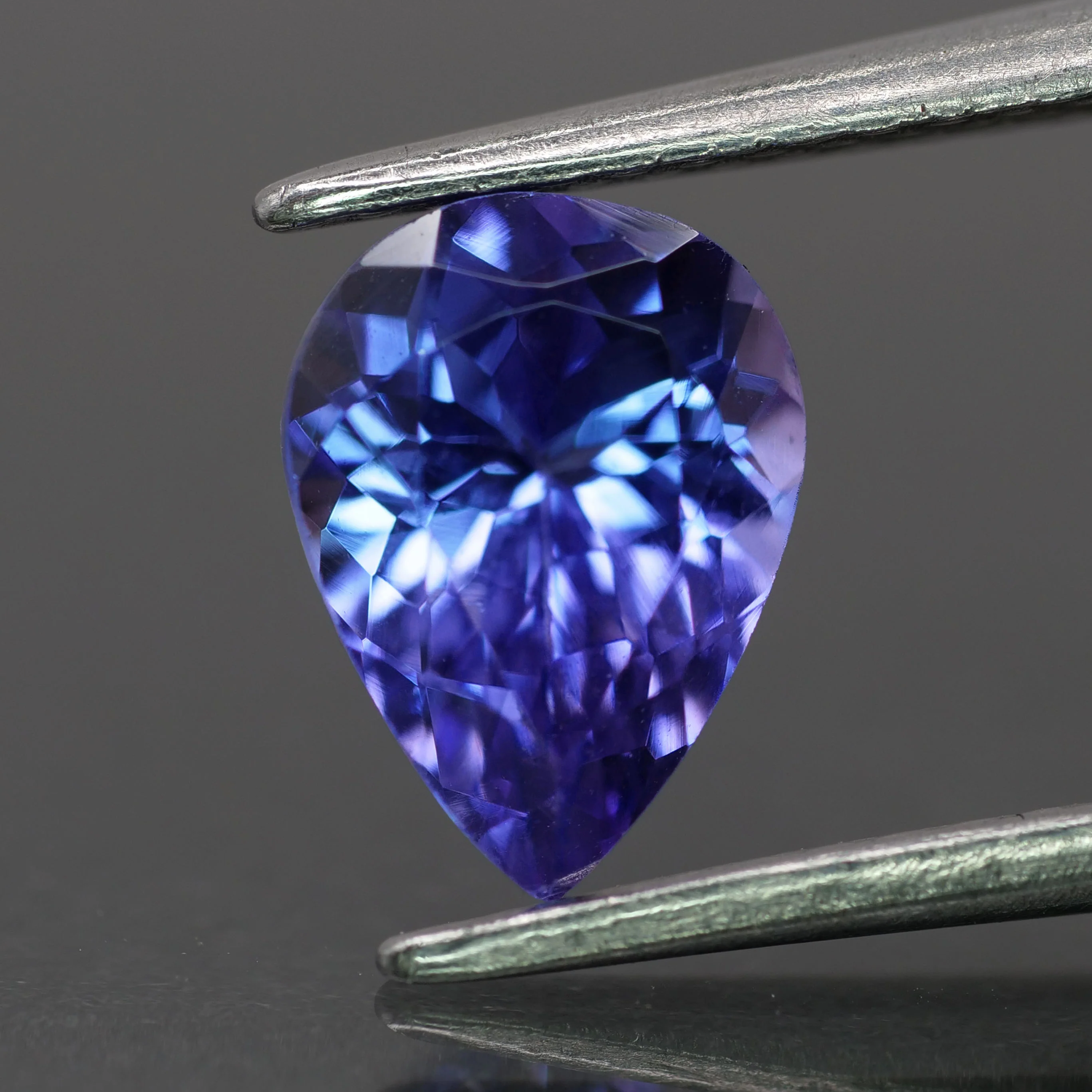 Tanzanite | natural, bluish purple color, pear-cut, *8x6mm, 1ct