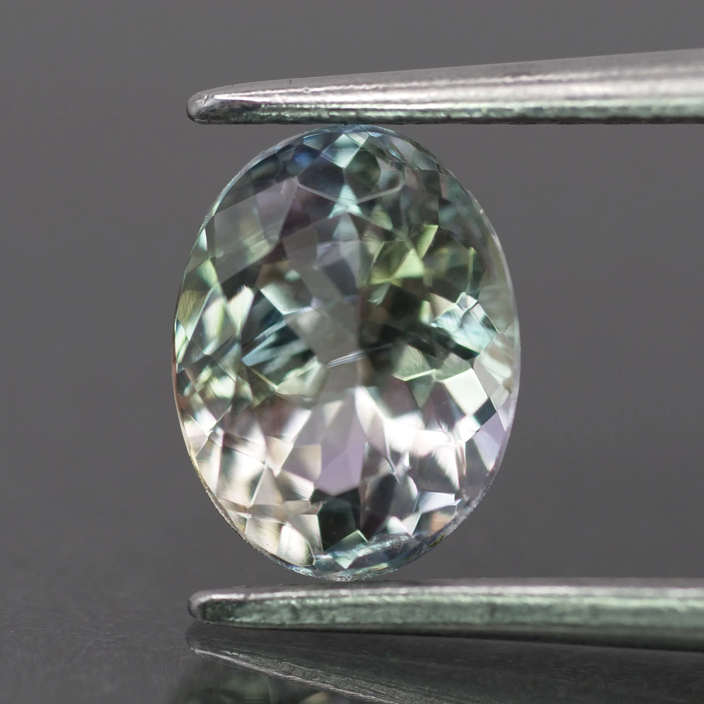 Tanzanite | natural, multi-colour: green, purple, blue, oval-cut, 8x6mm, 1.3ct