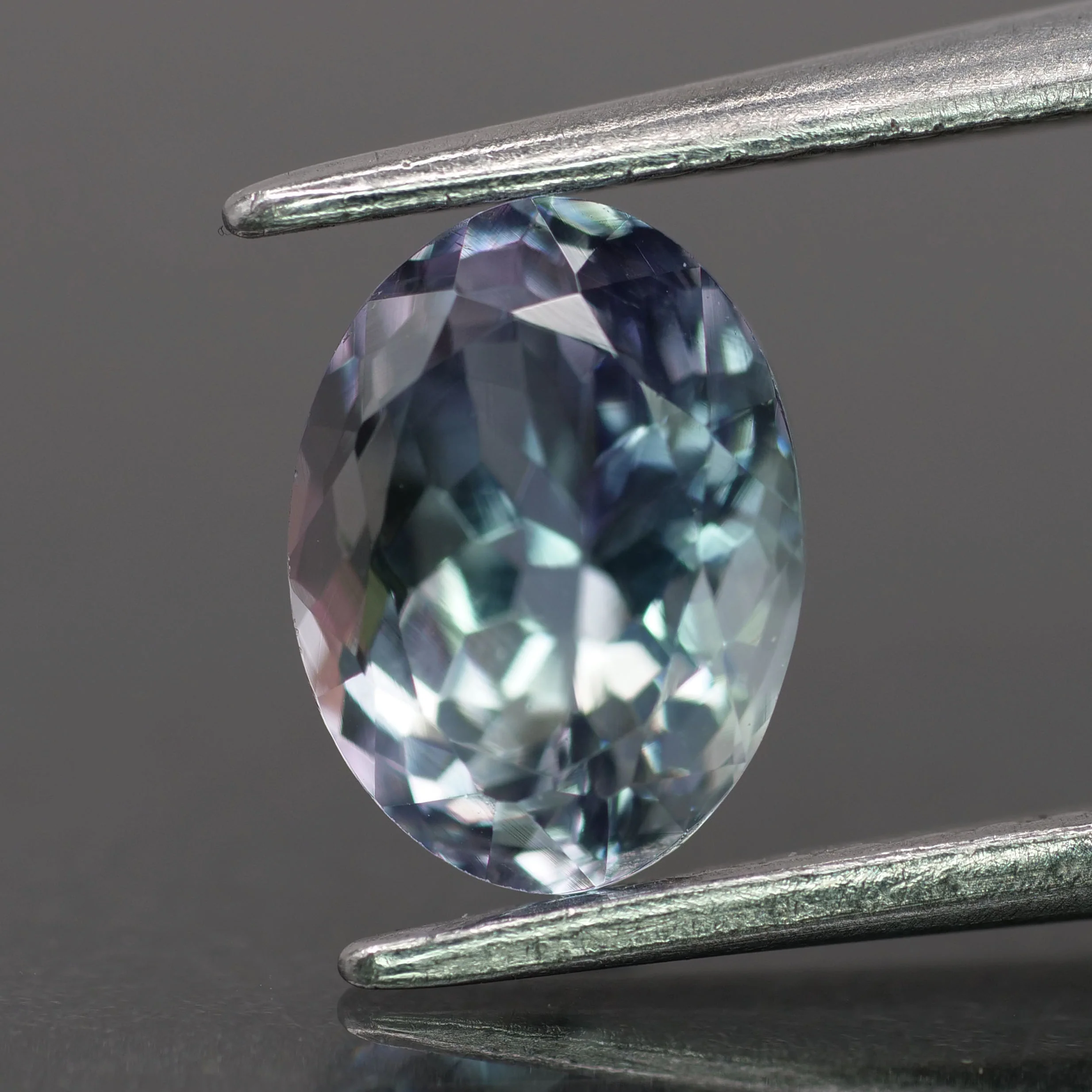 Tanzanite | natural, multi-colour: purple, blue, green, oval-cut, 8x6mm, 1.3ct