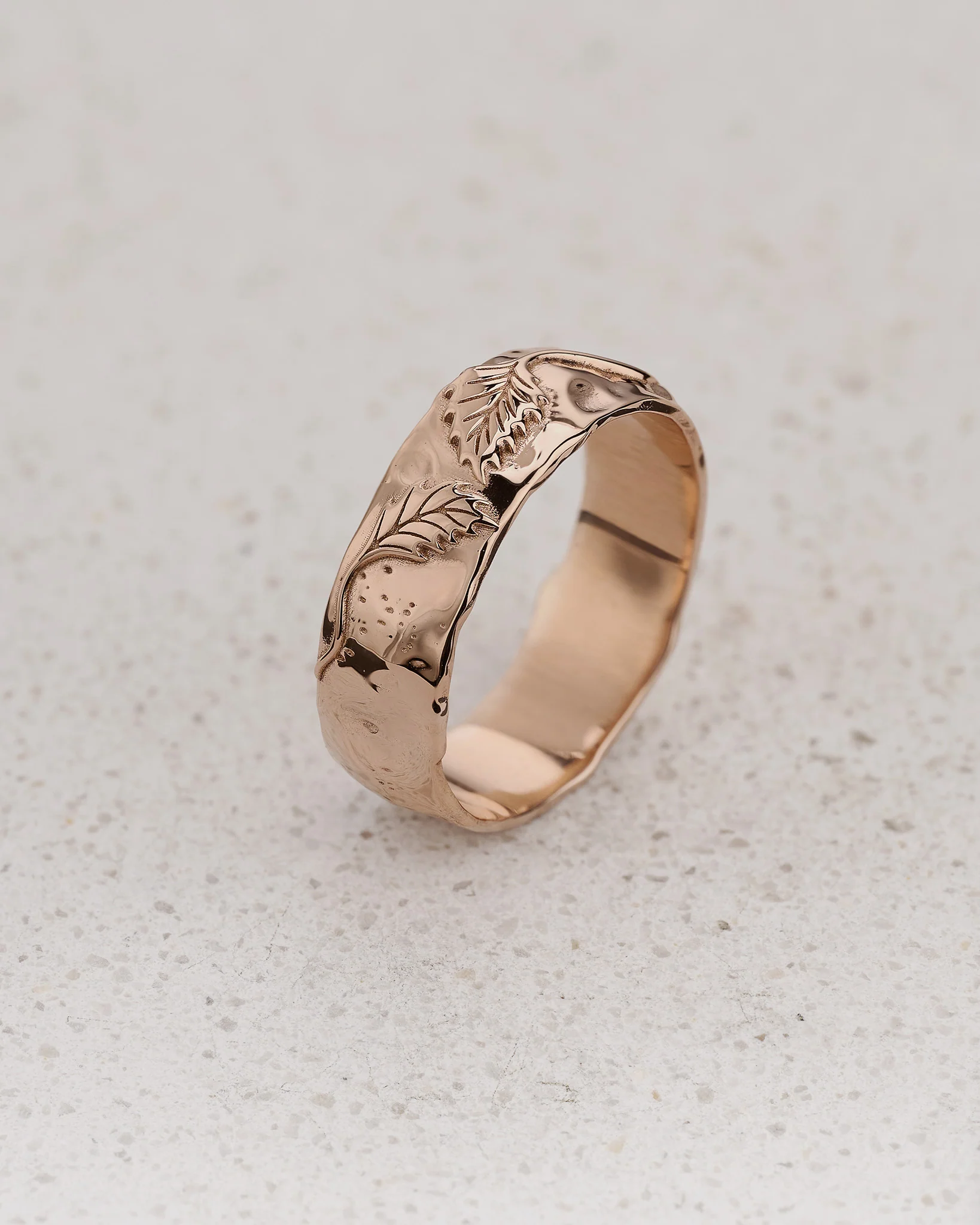 Textured ring with two leaves, man's wedding band - Image 3