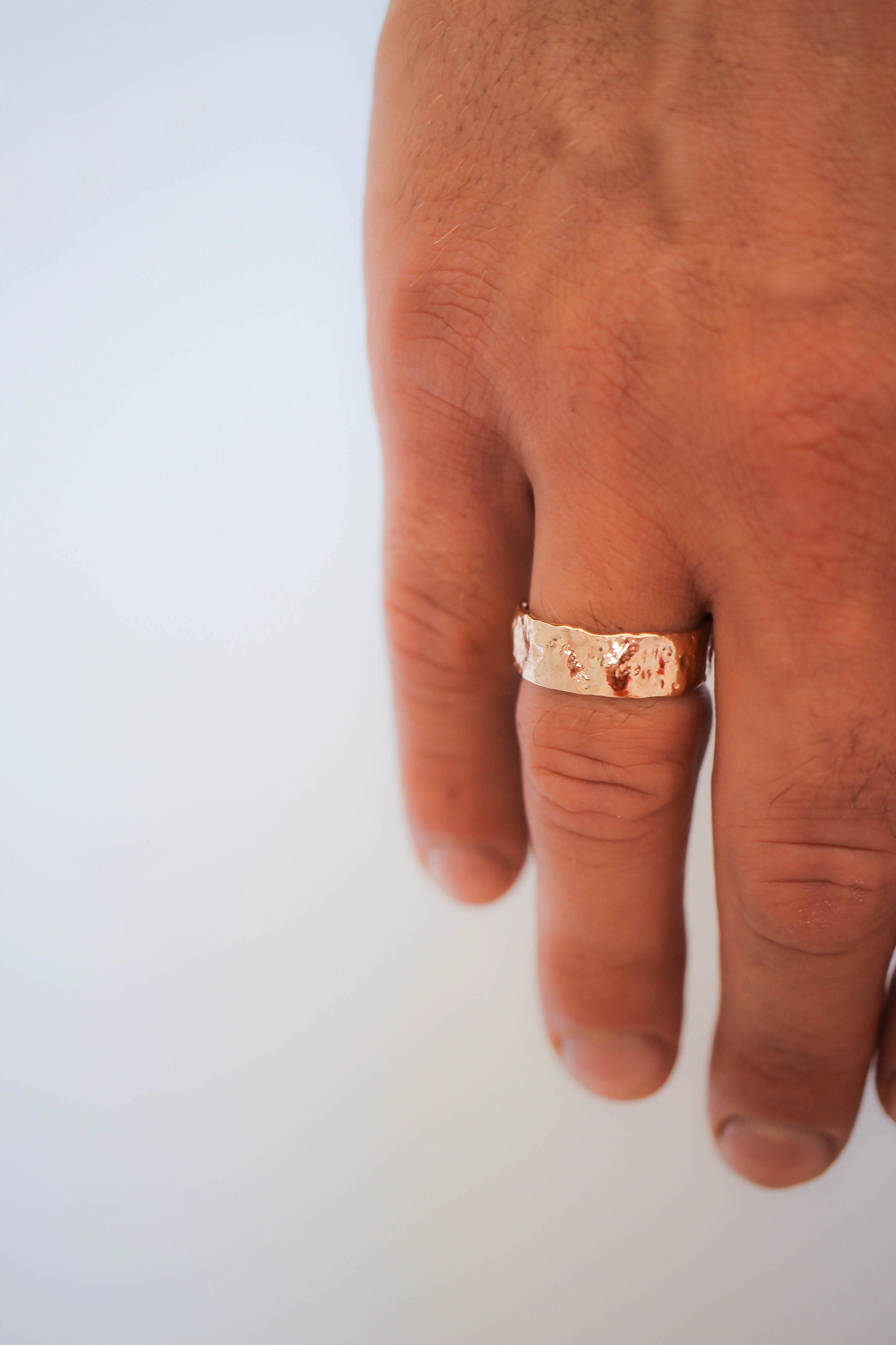 Textured ring with two leaves, man's wedding band - Image 5