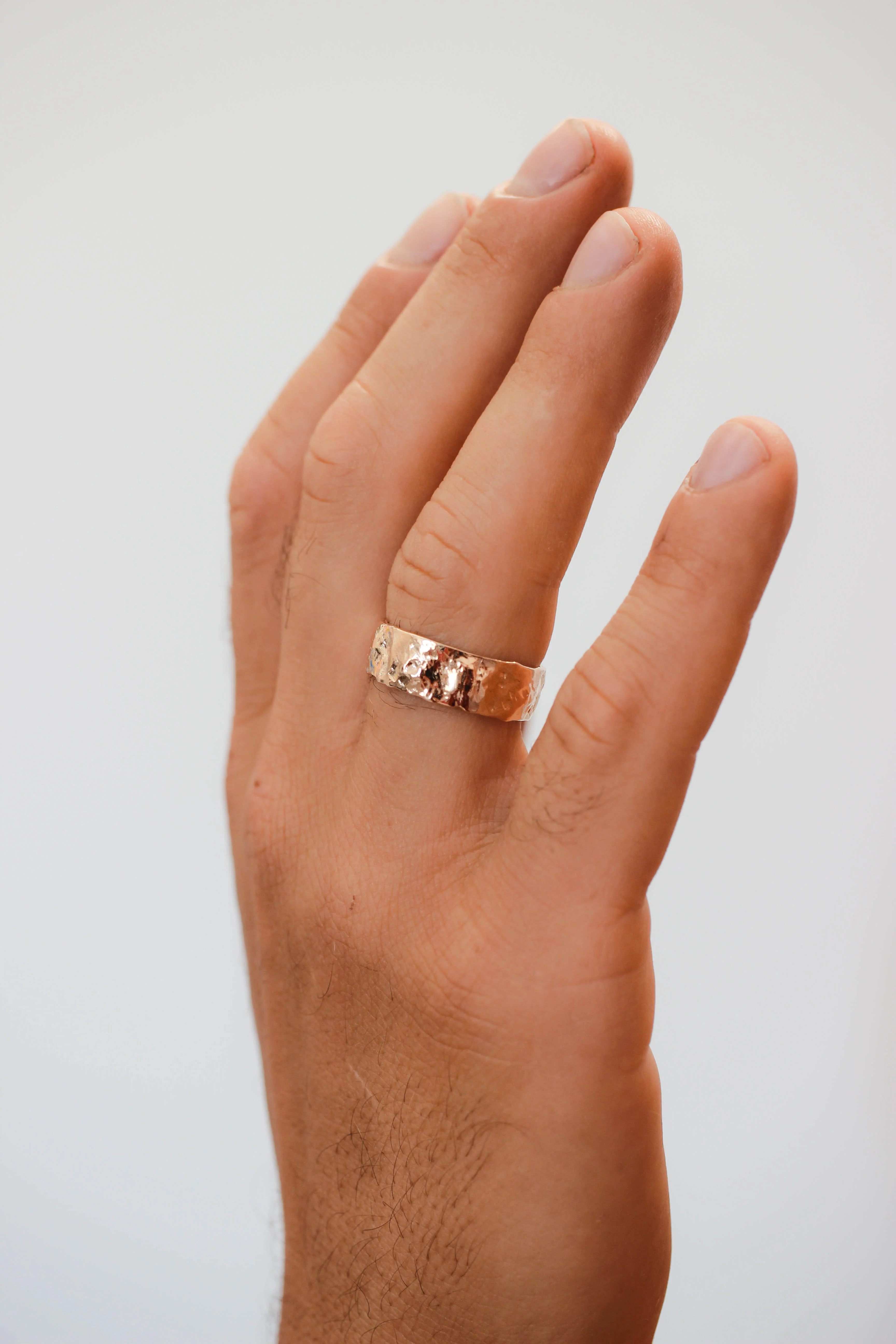 Textured ring with two leaves, man's wedding band - Image 6