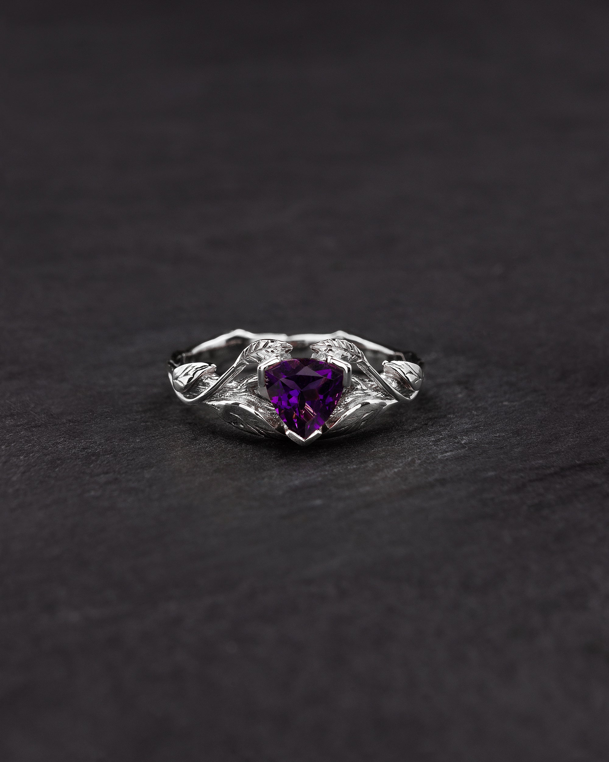 Alternative engagement ring with trillion cut amethyst / Clematis - Image 2
