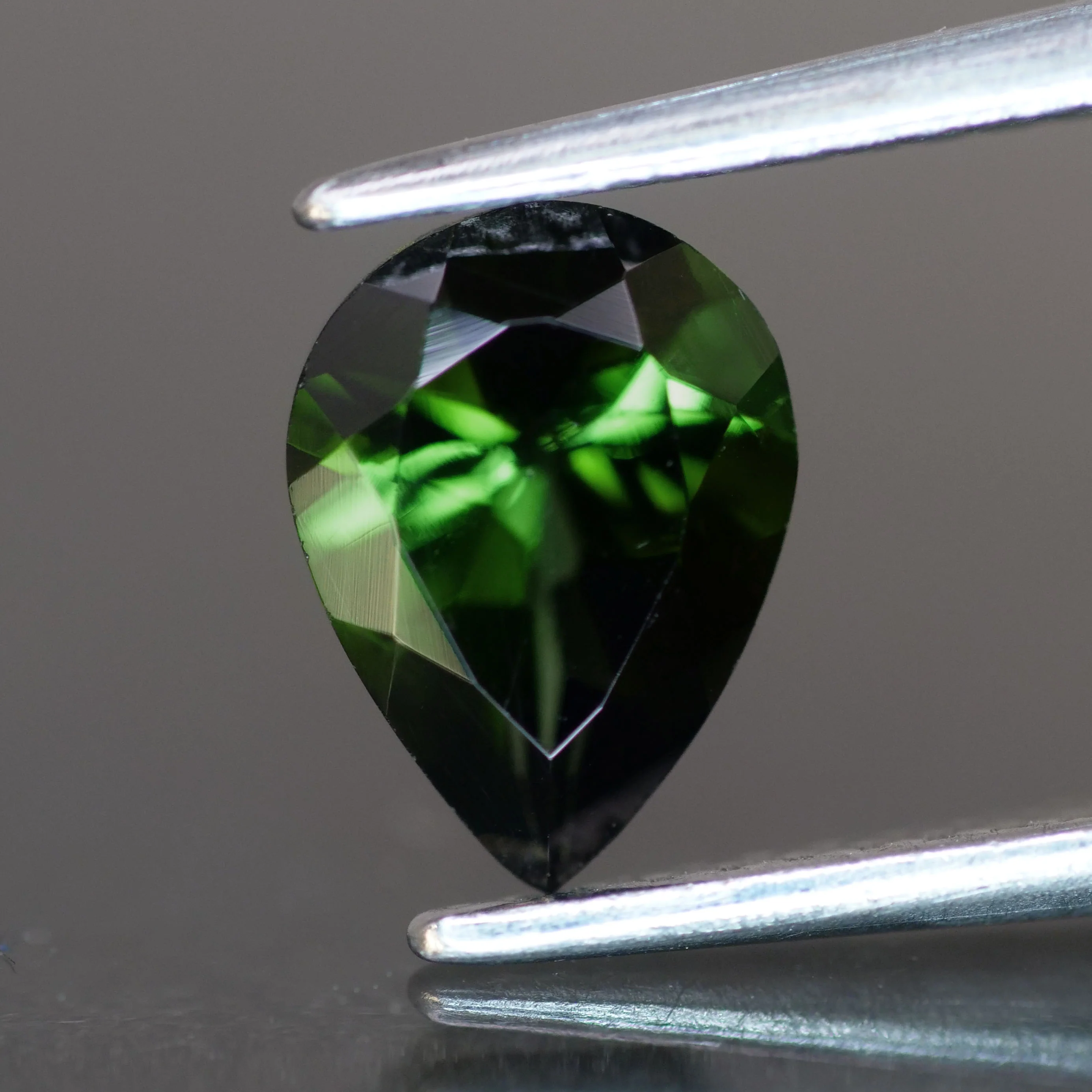 Tourmaline | natural, green color, pear-cut, 8x6mm, 1ct