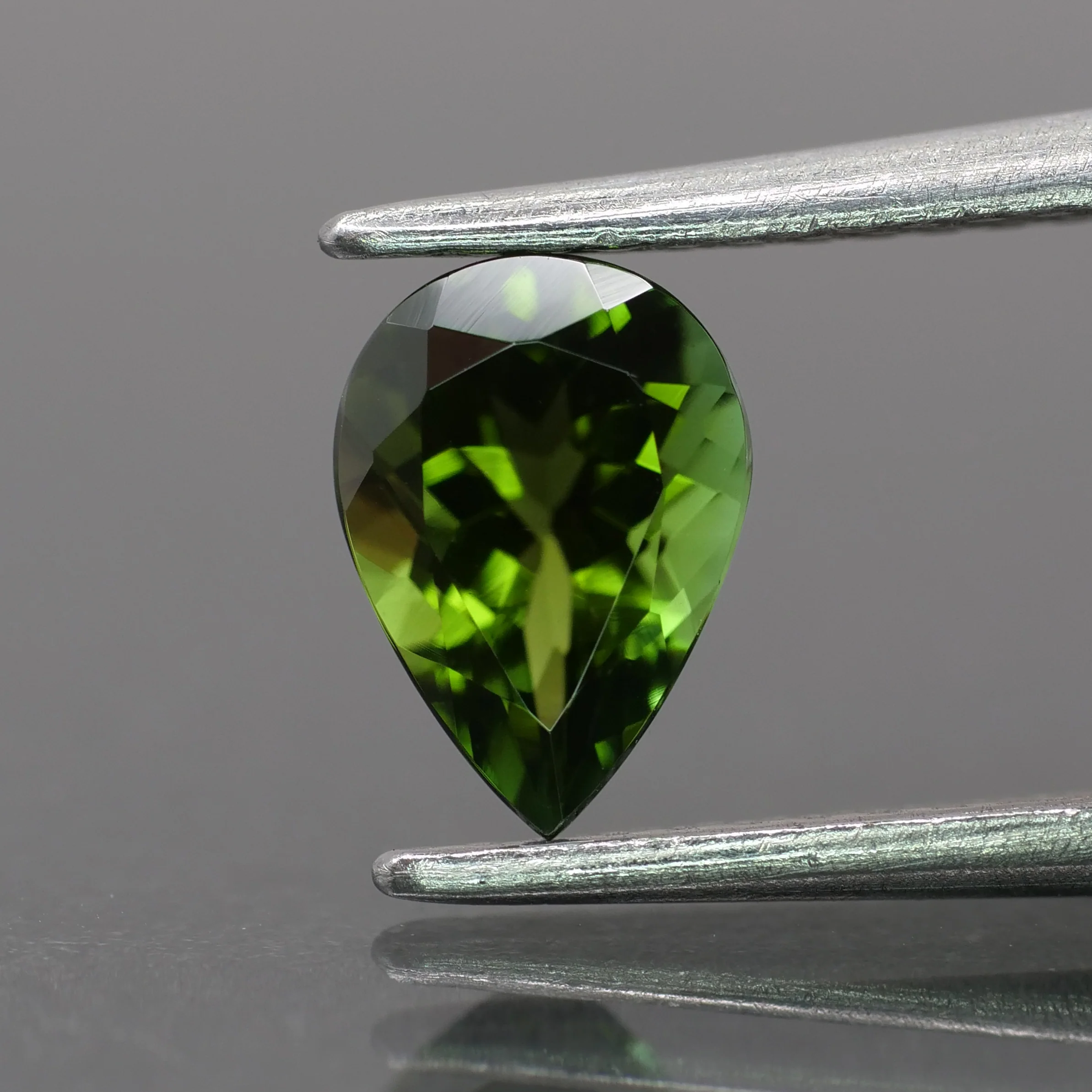 Tourmaline | natural, green color, pear-cut, 7x5mm, 0.70ct, Africa