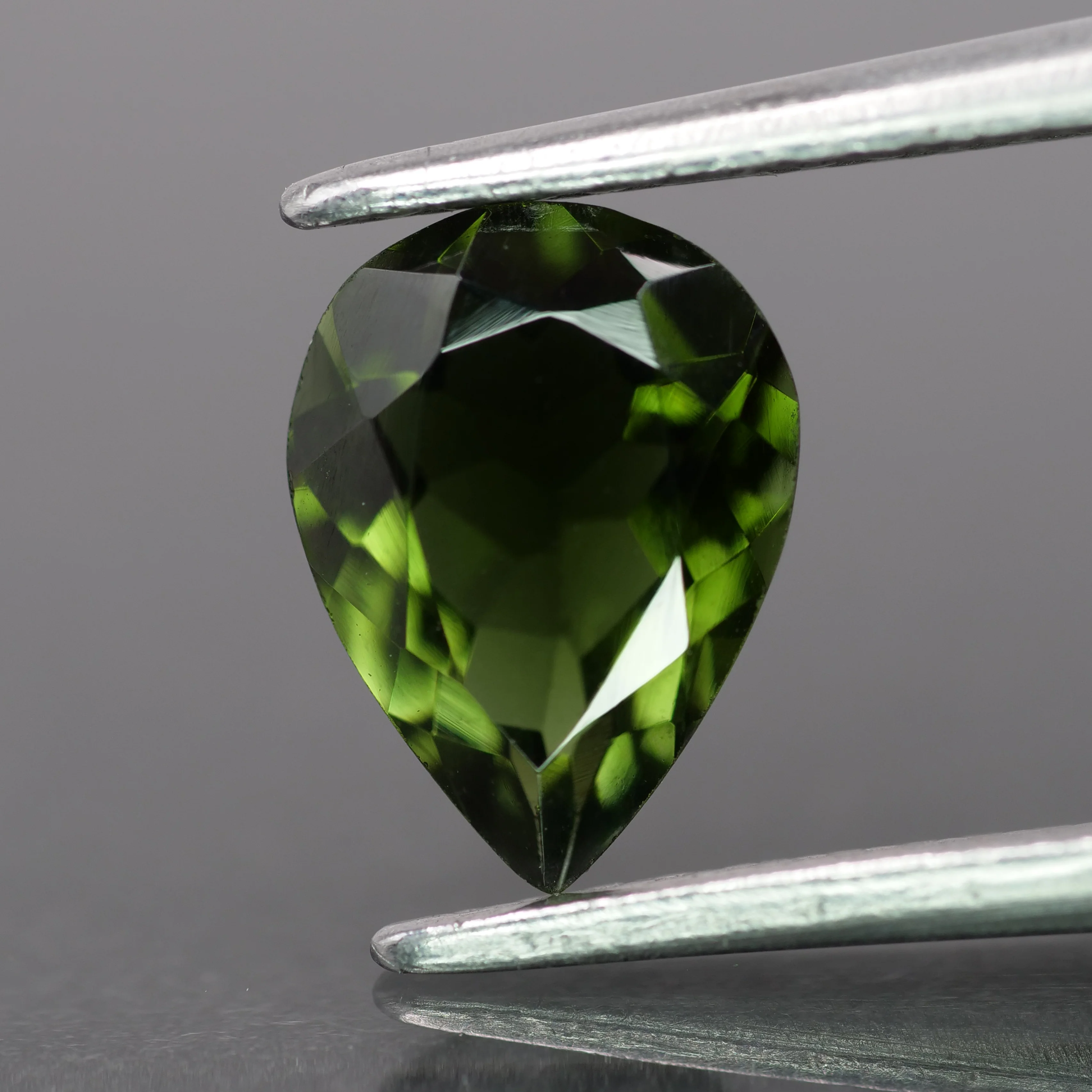 Tourmaline | natural, green color, pear-cut, 8x6mm, 1ct