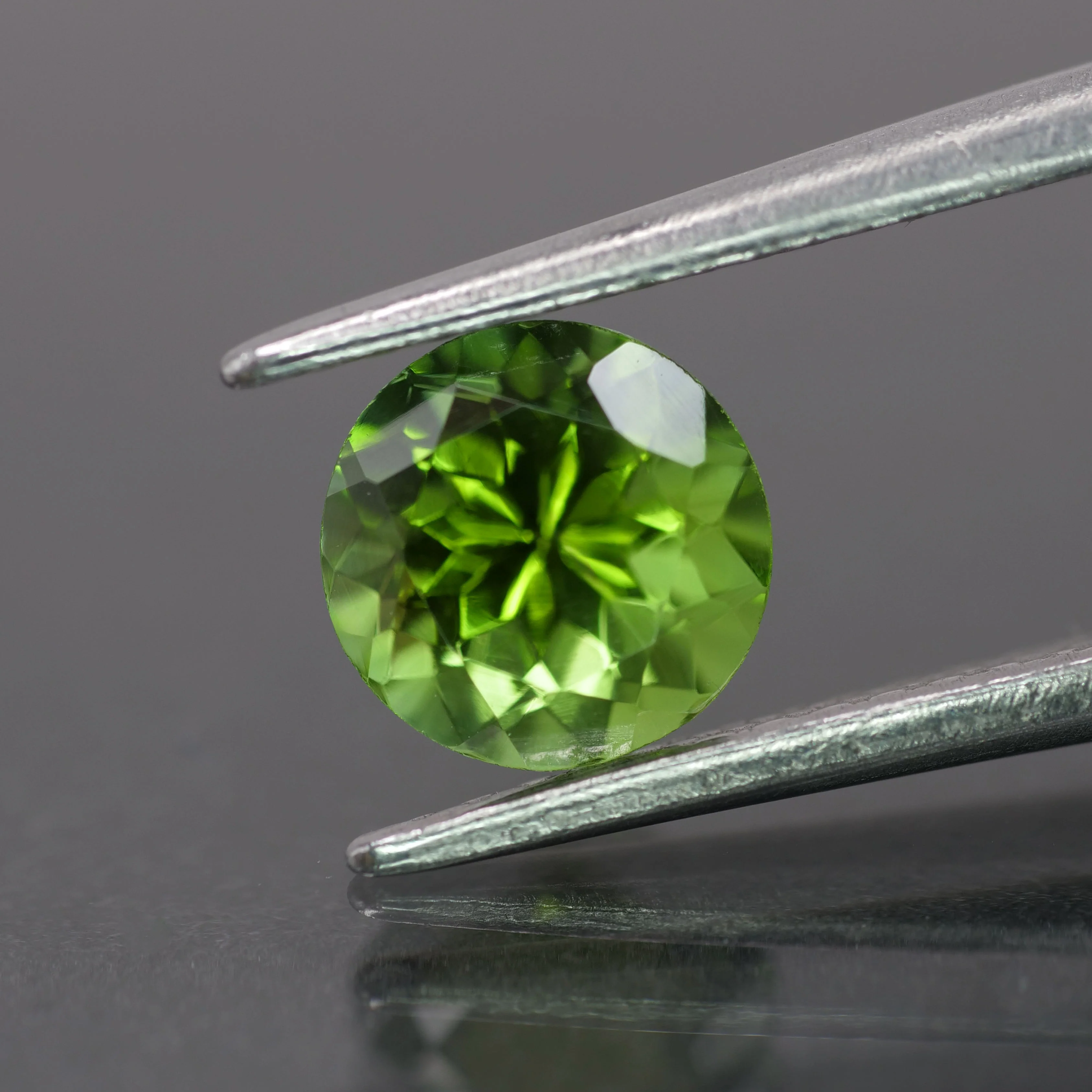 Tourmaline | natural, green color, round-cut, 6mm, 0.9ct