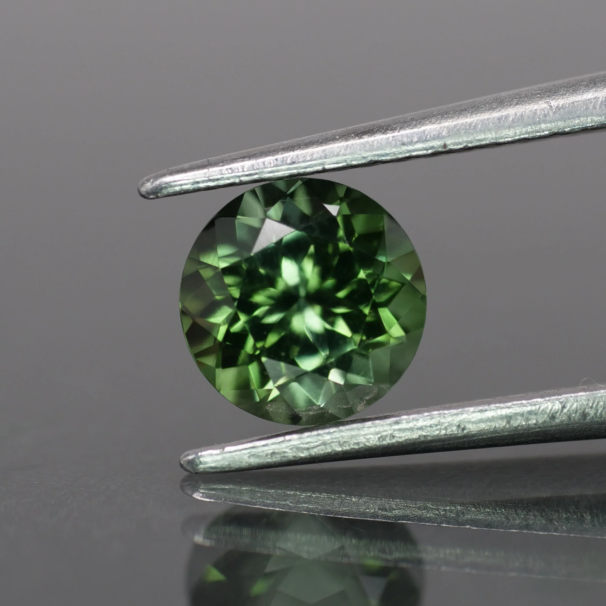 Tourmaline | natural, green color, round-cut, 6mm, 0.9ct