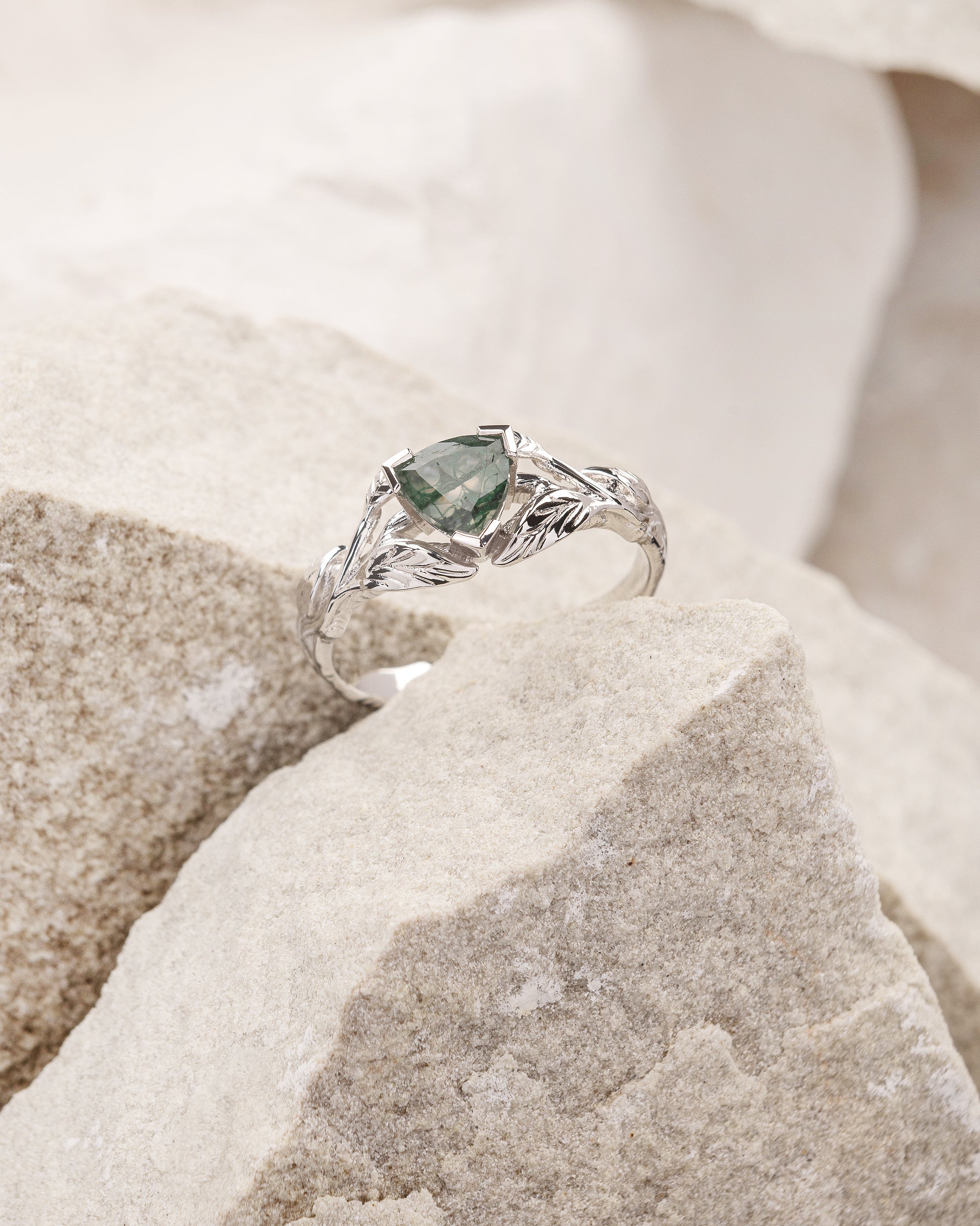 Trillion cut moss agate ring / Clematis - Image 4