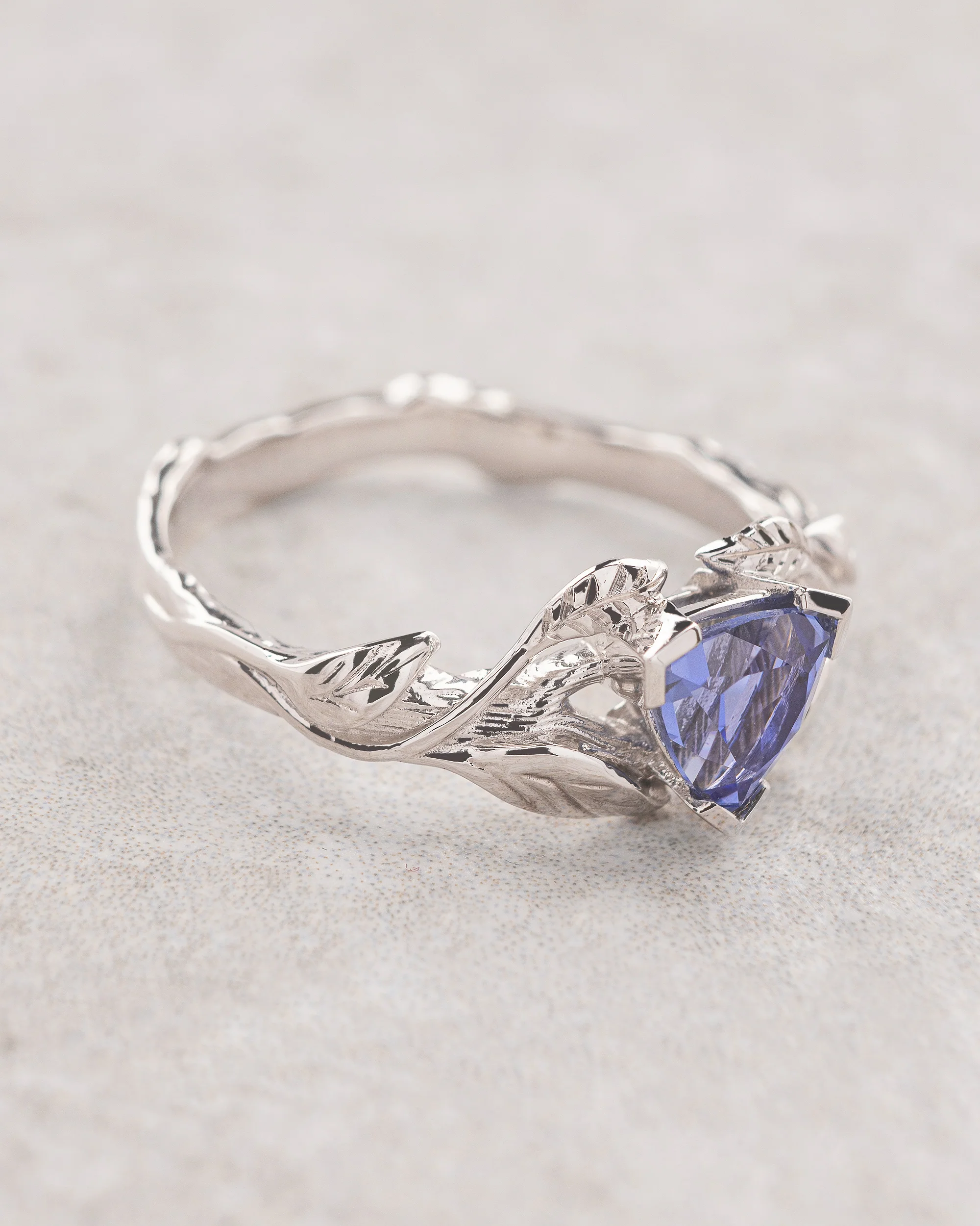 Trillion cut lab sapphire ring / Clematis - Image 3