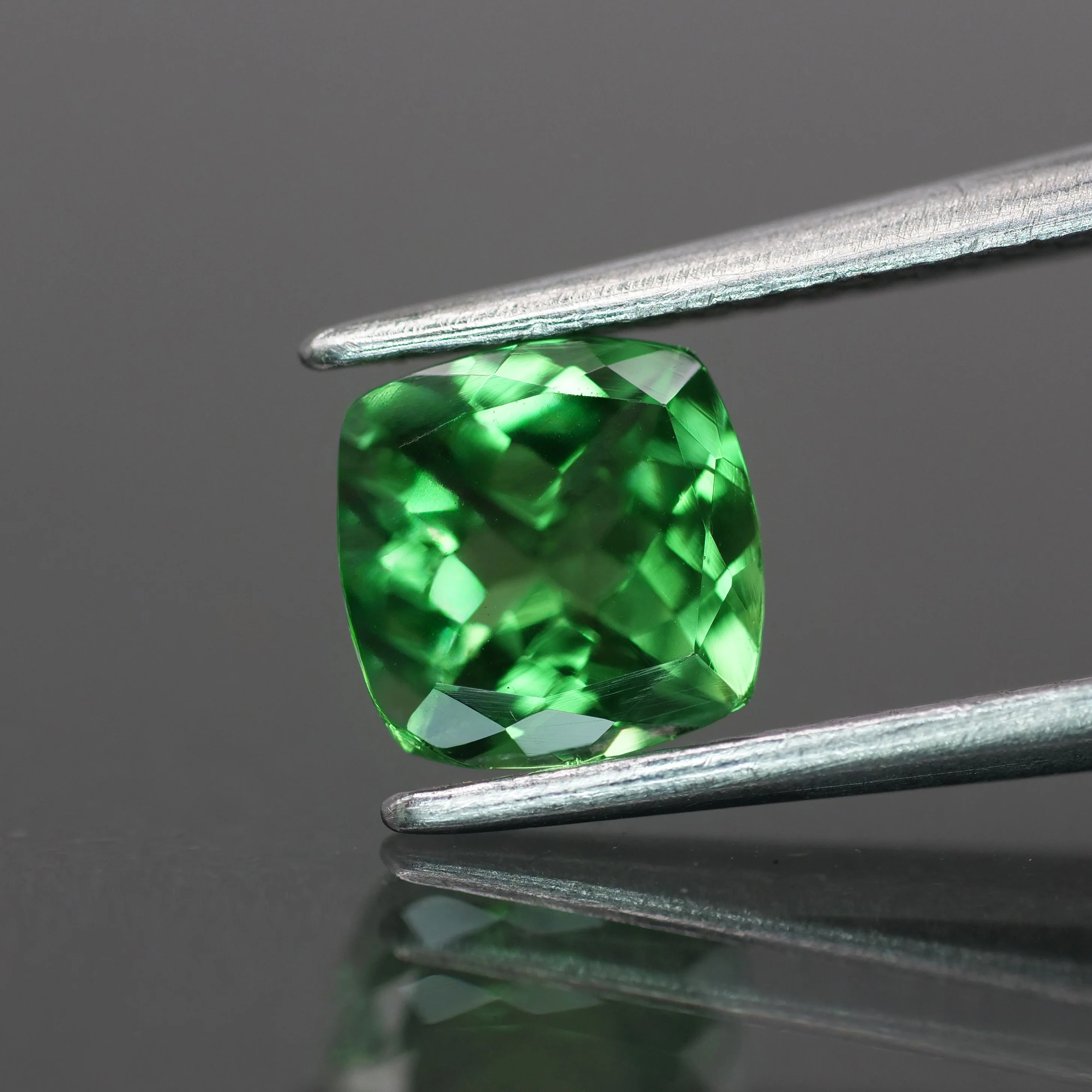 Tsavorite Garnet | green color, cushion-cut, 6mm, *0.9ct - Image 2