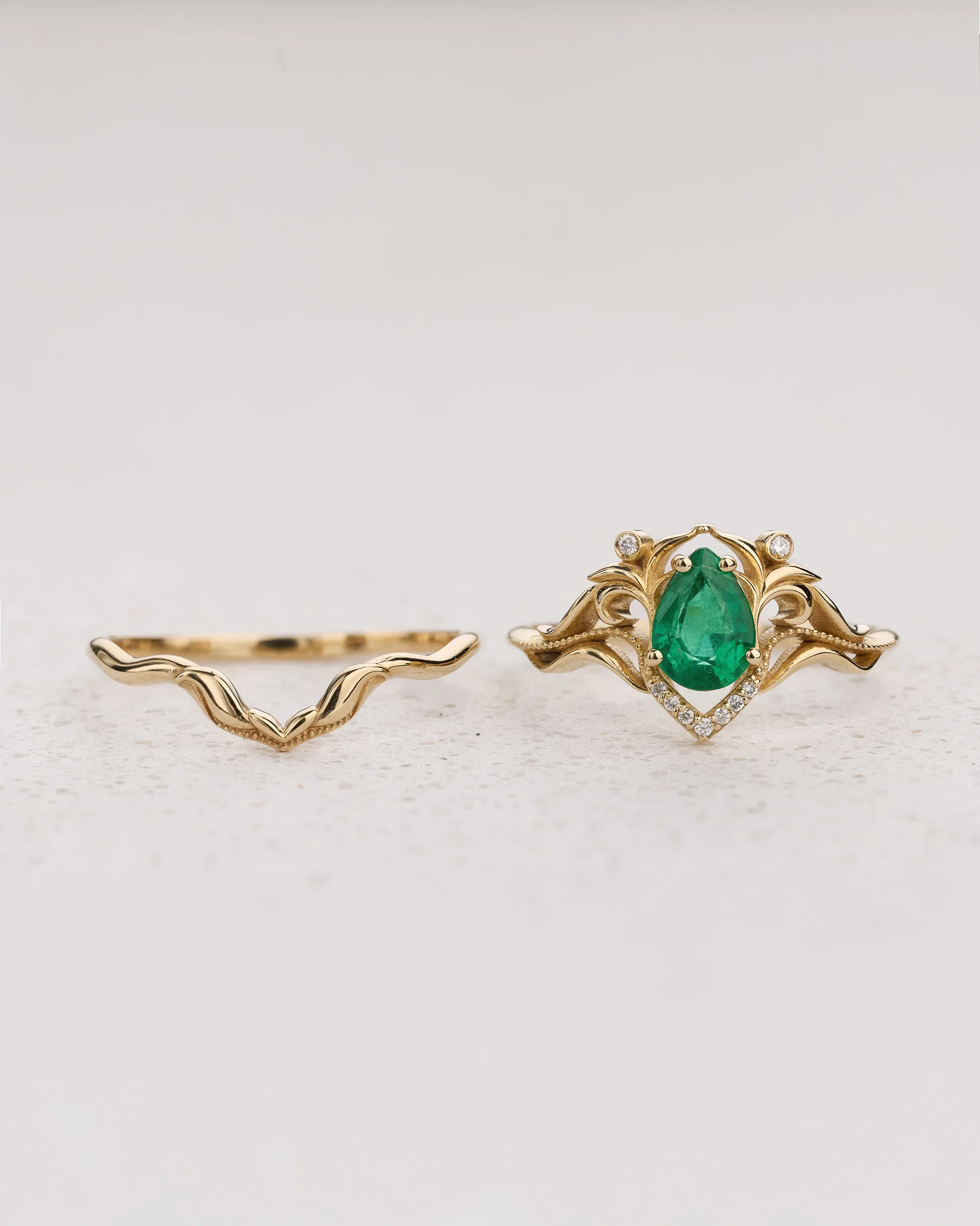Natural Emerald Bridal Set with Chevron Matching Band / Lida small - Image 9