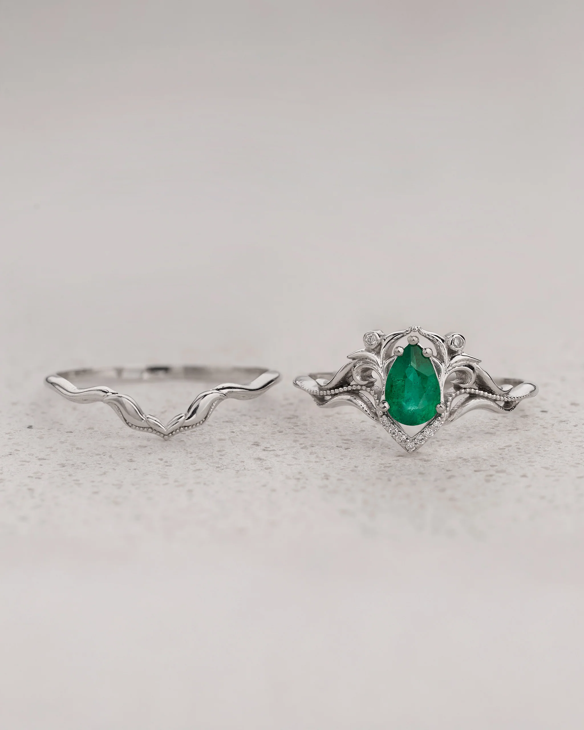 Natural Emerald Bridal Set with Chevron Matching Band / Lida small - Image 3