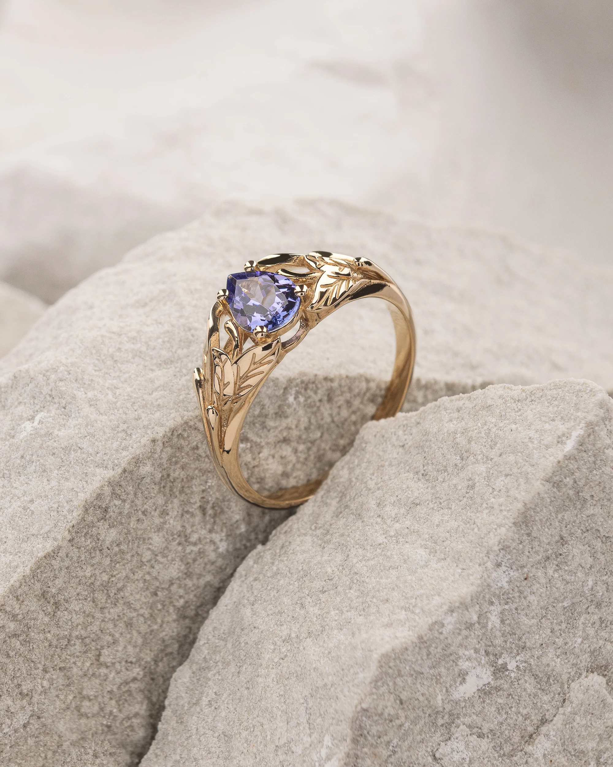 Wisteria | pear cut 7x5 mm gemstone setting without accent gemstones - Image 9