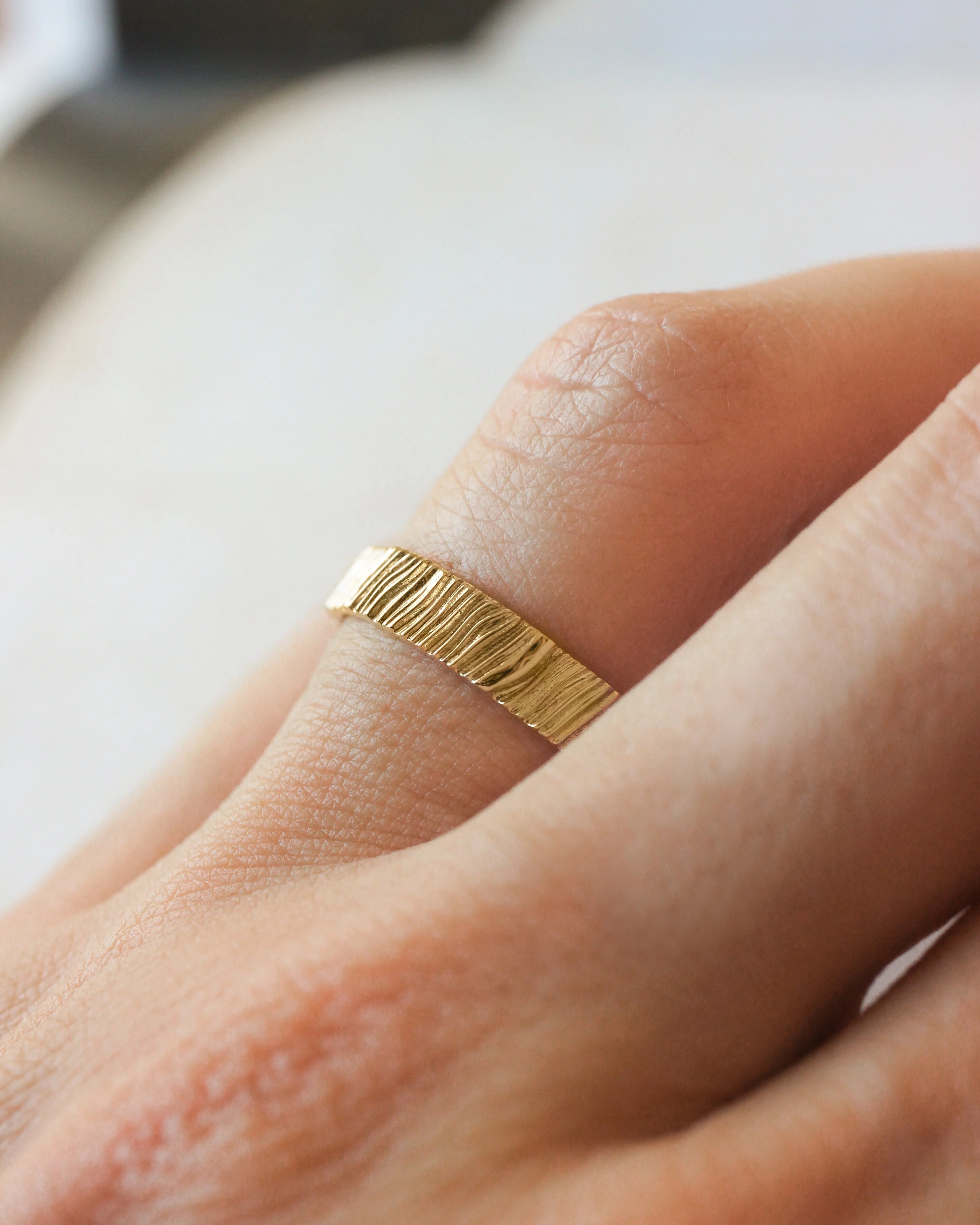 Wood textured ring, 4mm wedding band - Image 7