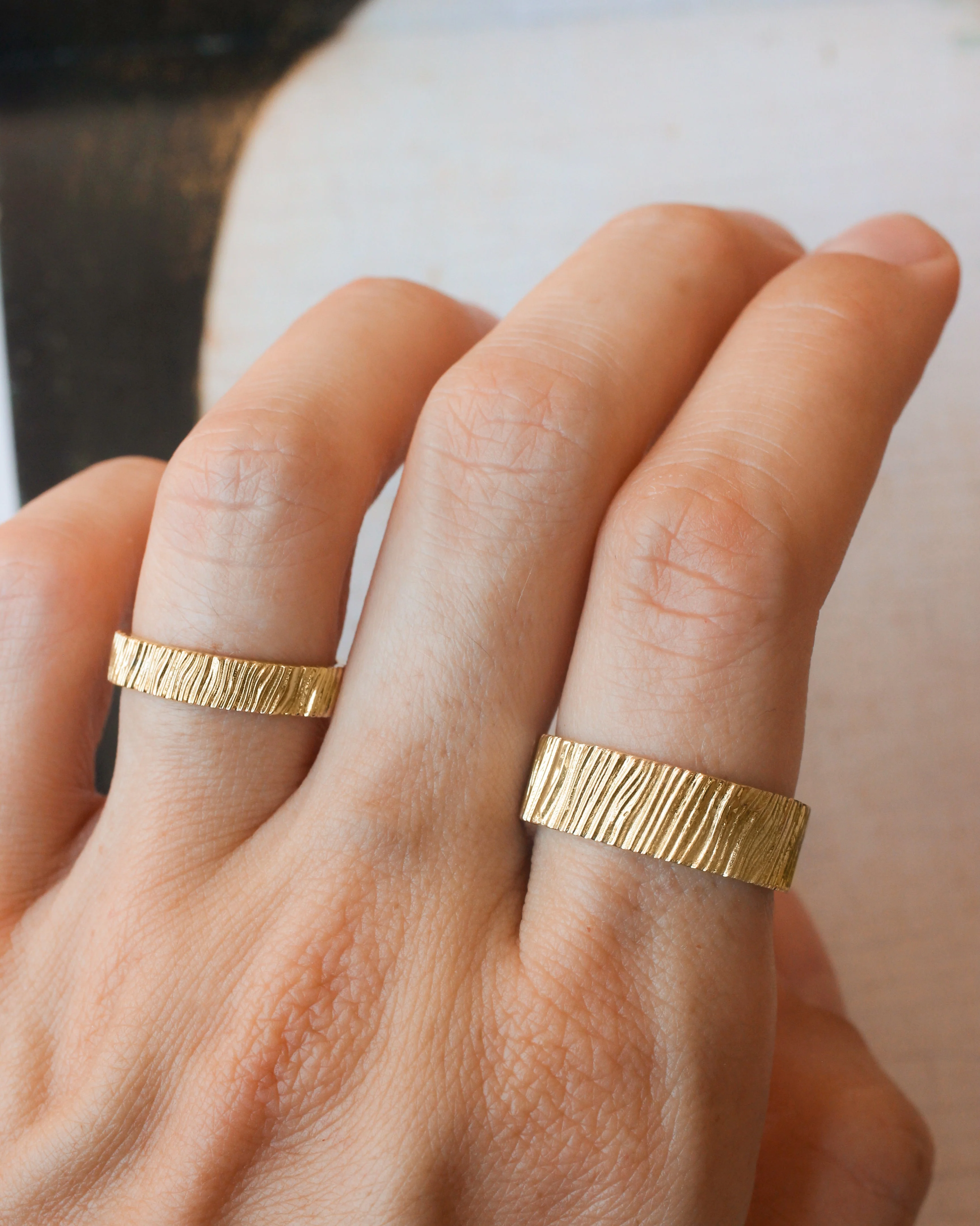 Wood textured ring, 4mm wedding band - Image 8